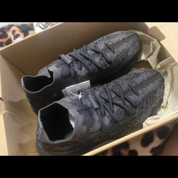 Yeezy Boost 380 “Onyx” - Picture 6 of 8